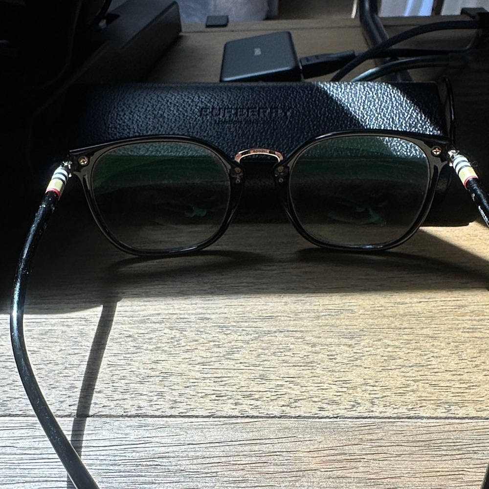 Stylish Black and Gold Burberry Glasses - Picture 4 of 4